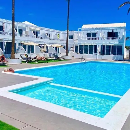 Apartment Air-conditioned 2 Bedroom Poolside Apt - Free Wifi